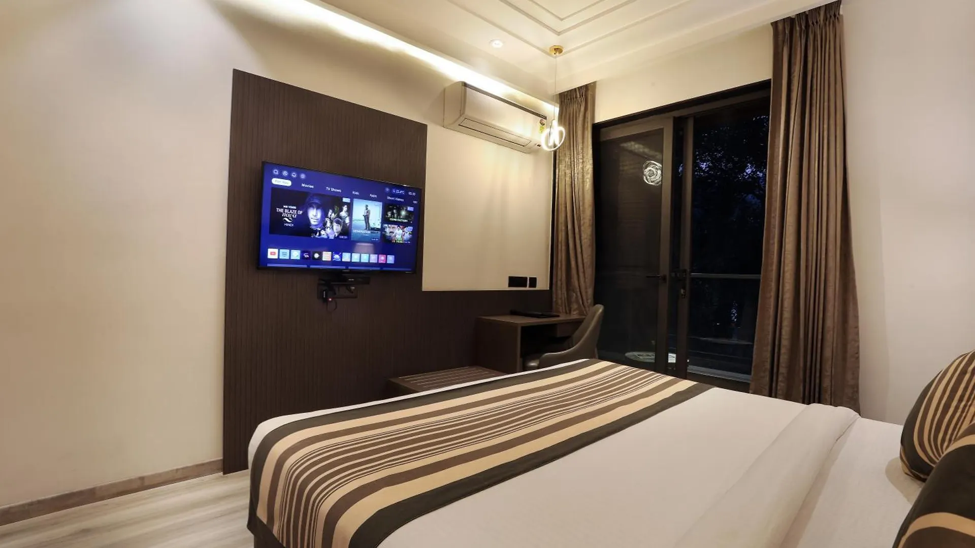 Opo Hotel Iffco Chowk Γκουργκάον 4*,
