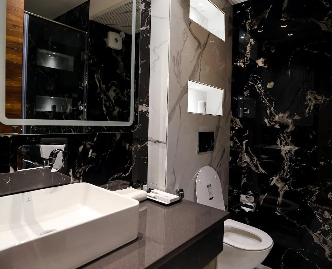 Opo Hotel Iffco Chowk Γκουργκάον