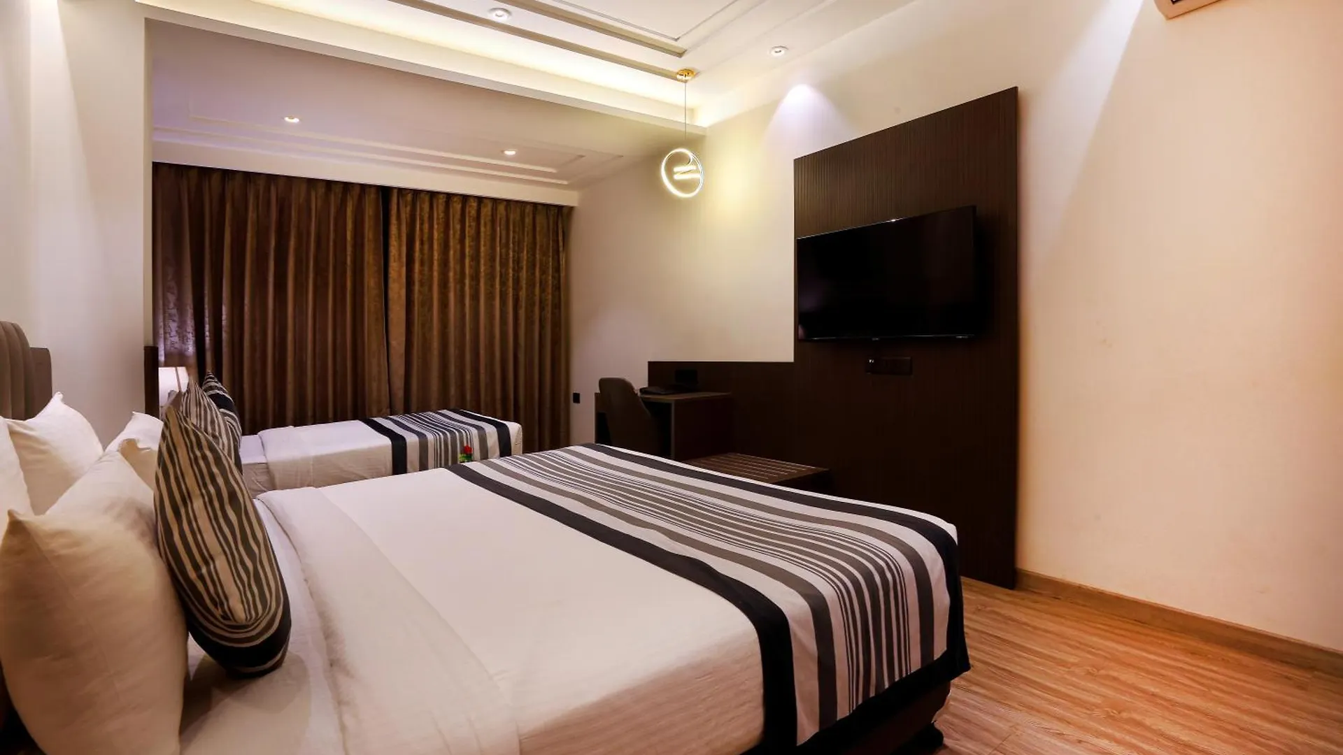 Opo Hotel Iffco Chowk Gurgaon 4*,
