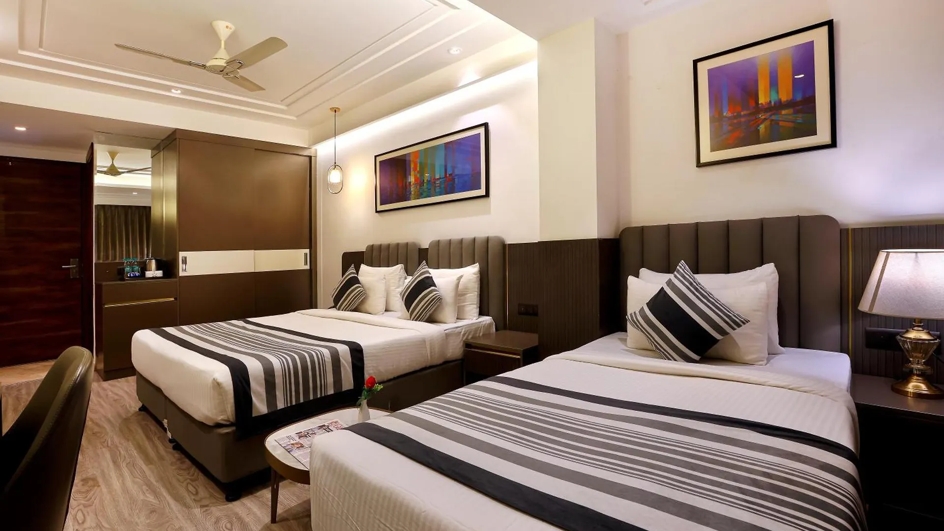 Opo Hotel Iffco Chowk Γκουργκάον
