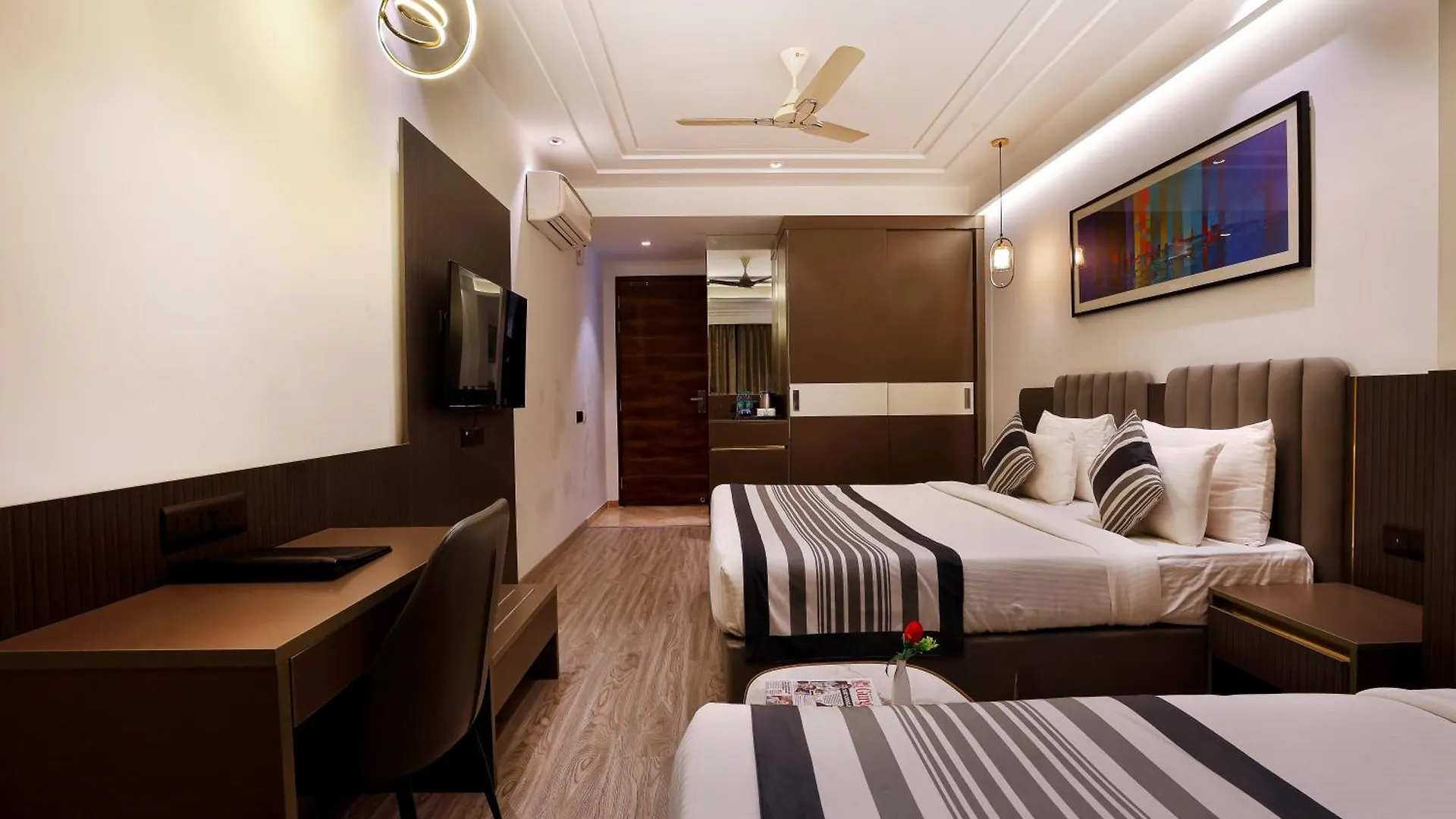 Opo Hotel Iffco Chowk Γκουργκάον